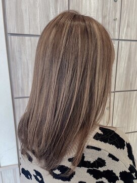 グランデュール 東静岡池田店(GRANDEUR) ミルクティーベージュダブルカラーケアブリーチグレージュ40代