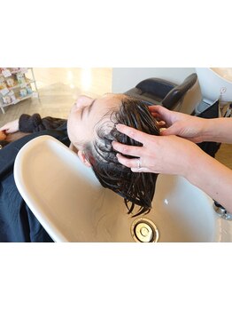 癒しのヘッドスパで心身ともにリフレッシュ。至福のひとときを…健康的な頭皮から美髪に導きます♪