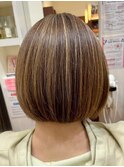 ハイライトベージュカラー大人可愛い丸み前下がりショートボブ