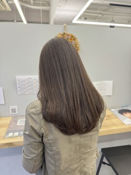 リジー(Litzy) 柔からモーヴベージュカラー【三國麗奈】