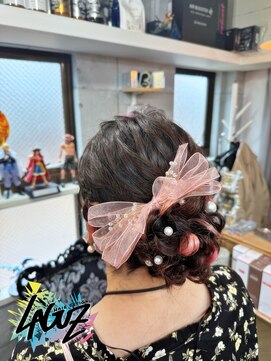ラグズ 茅ヶ崎(LAGUZ) 【ヘアセット】 ピンクリボンで華やかさを添えたパールアレンジ