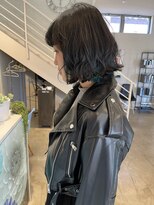 アールハーツ 峰店(R-HEARTS)&nbsp;黒髪ぱっつんボブにインナーカラーって可愛いよね！巻くと尚良し