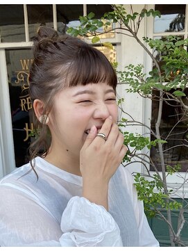 エルジン ヘアドレッサー ショップ(ELGIN HAIR DRESSER SHOP) 【saya】ヌーディベージュとアップヘア