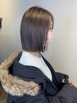 アンサム リリー(UNSOME Lille) ラベンダーグレージュ/1ブリーチ/ぱつっとボブ