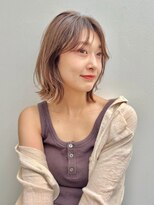 トレス(TRESS)&nbsp;くびれミディアム　レイヤーボブ　ベージュカラー