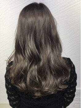 ロアー ヘアー ブリオ(RAWR hair Brio)の写真/オーガニックカラー使用で繰り返しのカラーも怖くない！ダメージレスで染める度に艶やかな仕上がりに♪