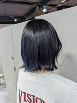 ニーナ ビューティーサロン(NINA Beauty Salon) ネイビーブラックで艶髪ボブヘア