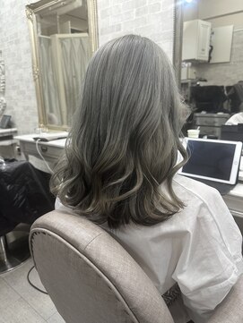 アールプラス 新宿(ar+) アイスグレー