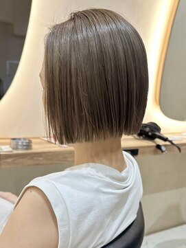 ヒビヲ(HIBIO) ショートボブ切りっぱなしボブぱつっとボブショートカット横浜