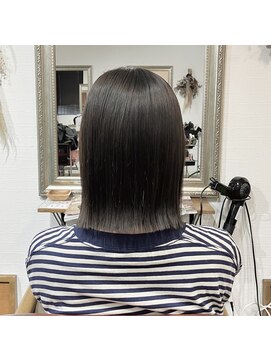 ヘアメイク アンフィ(amphi) 切りっぱなしロブ