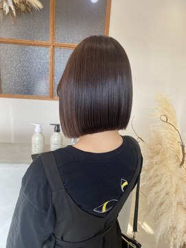 エメ 小山(Aimer) パツッとボブ×ブラウン