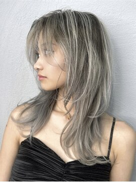 ジゼル 梅田(GiseL) バレイヤージュ　シルバー　ホワイト　外国人風