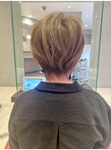 earthショートレイヤーボブミルクティー丸みショートボブ