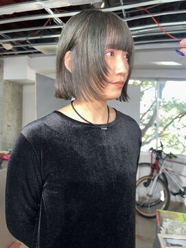 レイヤーボブ　オリーブグレージュ