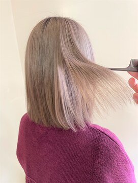 アズールサン 草加西口店(azule-sun) 小顔ミディ くすみベージュ 艶髪 ミディアム ハイトーン