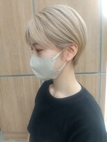 ヘアーメイクオズ(hair make O/S) ホワイトブロンド×マッシュショート