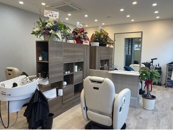 ヘアアトリエ ナイン(hair atelier nine)の写真/【半個室のセット面を4席増設リニューアル！】他のお客様が気にならない空間で癒しのヘッドスパを＊