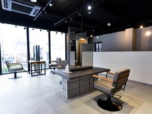 エクラ バイ キョウト(eclat by kyoto)の雰囲気（光が差し込み解放感あふれ、モダンで心地よい空間。）