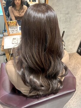 アフィナー(Afinar) 【横浜駅/横浜西口】グレージュ