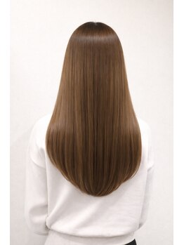 エイル(EIIR)の写真/”髪の芯から補修”カラーやアイロンで蓄積したダメージを表面コーティングではなく、内部から徹底補修。