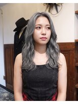 グッドフェローズ キタホリエ(GoodFellas kitahorie) 透明感あふれるハイトーンシルバーカラーのミディアムヘア