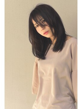 ヴィオドラジェ(vieo dragee) 抜け感のあるナチュラルでかっこいいストレートタッチなスタイル