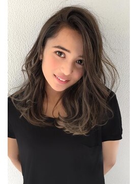 トルネード(TORNADO) 大人外国人風セミロングパーマ