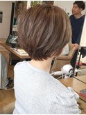 30.40代にオススメ×丸みのある大人ショート×艶ベージュ◎