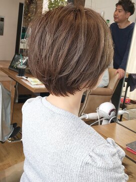 アヴァロン(AVALON) 30.40代にオススメ×丸みのある大人ショート×艶ベージュ◎