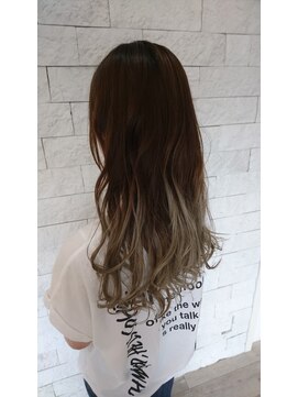 ラヴリア カミツ(LOVERIA KAMITSU) バレイヤージュ