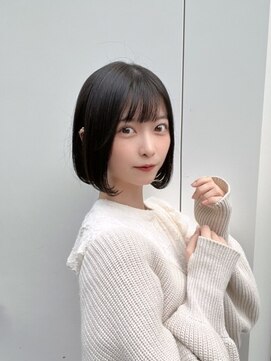 アイユー(ii+U) ボブスタイル　黒髪　透明感　小顔　耳掛けスタイル