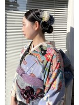 サクラ(SAKURA) 成人式ヘア/振袖/タイトシニヨン/センターパート/水引/銀箔/艶髪