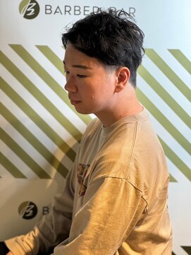 バーバーバー アカバネ(BARBER-BAR AKABANE) くせ毛を生かしたパーマスタイル ビジネス/スーツ短髪#1