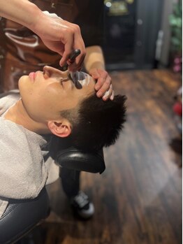 マモル(MAMORU)の写真/【茨木市/南茨木】理容室でしかできない極上シェービングをご提供。ひげ・眉のお手入れで清潔感&印象UP☆