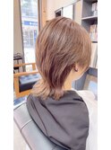 大人の白髪ぼかし ナチュラルに馴染むウルフヘア