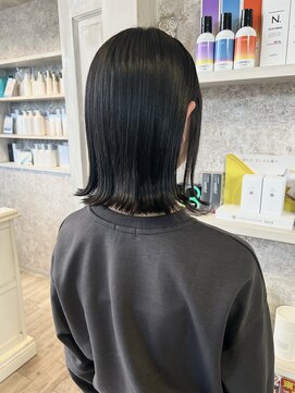 キャアリー(Caary) 福山美容室carry 切りっぱなし外ハネミディアム透明感10代20代