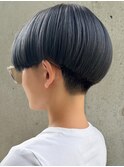 ブルーシルバー前髪なし刈り上げマッシュショートケアブリーチ