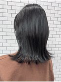 外ハネロブ×自然なブラックカラー