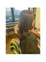 エルサフィロ キタハマ(el zafiro kitahama)&nbsp;20×30×40代×暗髪グレージュ×ツヤ髪×波ウェーブ