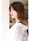 【働くオシャレ大人女性×グラデカラーライトブラントボブ】