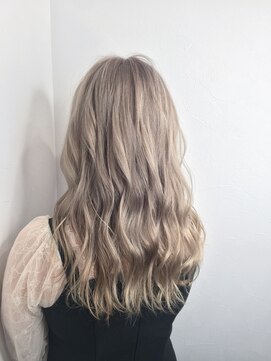 モーション 新宿(motion) ホワイティベージュ