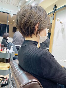 マグ ギンザ(mag ginza) 美シルエット・立体感大人ショート・アッシュグレージュ【BISA】