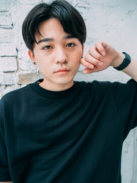 ヘアアンドリラクゼーション シャッセ(Hair&Relaxation SASE) 好印象なセンター分けショート