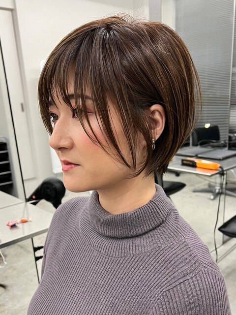 丸みショートヘアピンクベージュカラーミルクティーベージュ