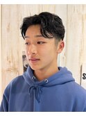 パーマ風センター分けマッシュ