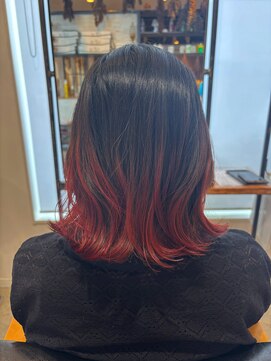 エシレ(esille.) 裾カラー 黒髪×レッド