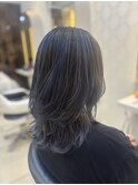10代20代ブリーチありデザインブルーハイライトレイヤーカット