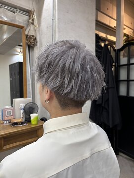 ジュノ(Jeuno) 横浜シルバーグレーショート