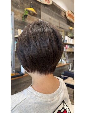 丸みシルエットのショートボブ