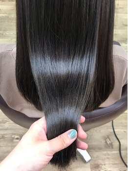 サルビア(Salvia)の写真/【髪質改善】酸熱トリートメントでダメージを修復/クセやうねりを軽減/サラサラの指通りの美髪ヘアへ♪